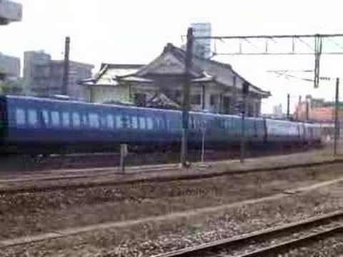 ８８３系特急ソニック　西小倉駅通過