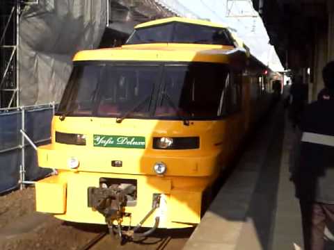 ゆふDX新塗装一番列車　大分発車
