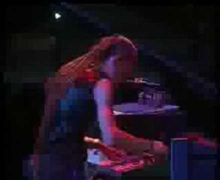 Zetan Sore - Stratosphere Video (live)