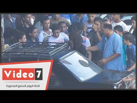 بالفيديو..شاهد ..« تاكسى » ينقذ فتيات من وصلة تحرش جماعى بـ« الكورنيش »