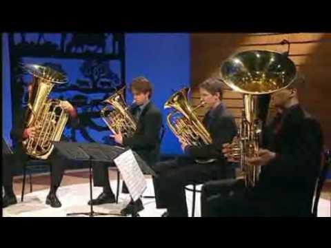 tuba - Les Tubadours, quatuor de tubas (Thomas Rüedi - Roland Fröscher - Guy Michel - Etienne Crausaz), interprètent