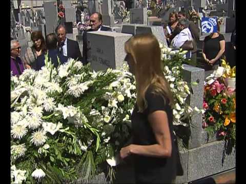 The Honorary President of Real Madrid was buried in La Almudena cemetery. The Honorary President of Real Madrid was buried in La Almudena cemetery.