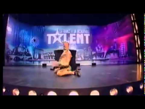 الذي لم يرى هذا الفيديو لم يري شيء ))موهبه
