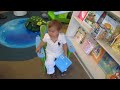 Dash at the bookstore