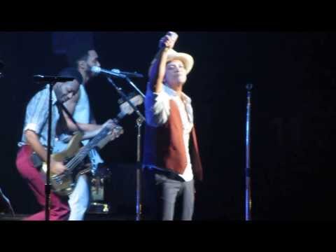 Bruno Mars – It Will Rain jam / Runaway Baby [Live in Madrid 2013]