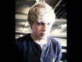 Niall Horan singing I