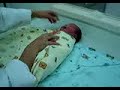 bebê cauê em seu primeiro banho