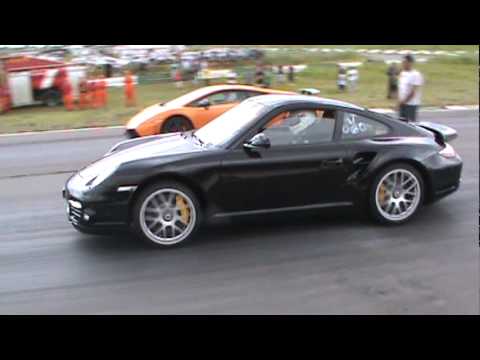 video auto Porsche Turbo S 2011 vs Lamborghini Superleggera