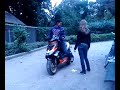 Anoek wou een scooter aan zetten?