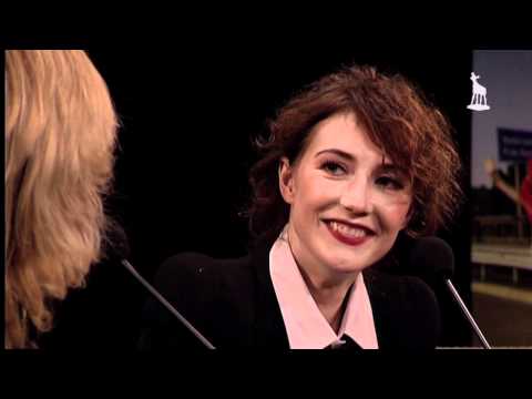 Carice van Houten - Tijdens de NFF Talkshow van 29 september interviewde Claudia de Breij actrice Carice van Houten. Gezellige boel.