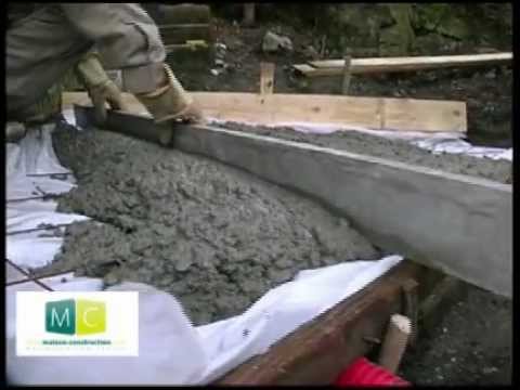 beton - Maçonnerie, faire une dalle de béton : préparation emplacement de la dalle béton, faire le coffrage de la dalle béton, pose du polyane et du treillis soudé p...