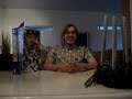Nú tekur Júlli upp gítarinn og byrjar að spila smá lag fyrir ykkur, auðvitað heldur hann sínu gamla sniði með því að kíkja á dagatalið og er líka með 2 netta brandara.. Helvíti fínt ;P