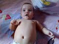 Alice imitando bicho papão