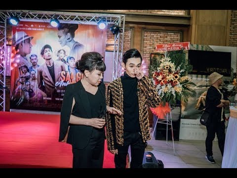 Việt Hương bị đồng nghiệp bảo chơi ngu khi mạo hiểm làm phim cùng Hồng Thanh 0 Việt Hương bị đồng nghiệp bảo chơi ngu khi mạo hiểm làm phim cùng Hồng Thanh