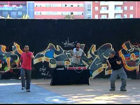 digues - Videoclip extret del programa Golobica TV. Una Co-producció de Medianimación S.L per a Televisió de Catalunya S.A Realització: Clara Xuclà.