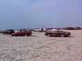 St. Peter Ording: Subaru versucht Peugeot rauszuziehen