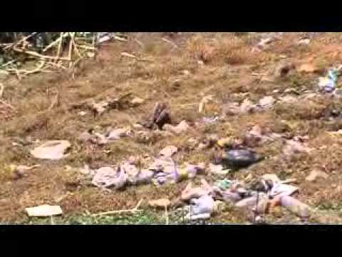 Puneño muestra contaminación en el lago Titicaca