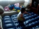 JUGANDO EN LA CASA