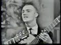 Bud  Travis perform 