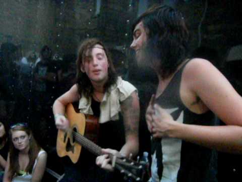 doodle jump - Doodle Jump Kellin and Jesse doing a freestyle song after the show. :D Lyrics: Grand Rapids, Michigan this is my home and I'm glad to be back home Ohh, woo, ...