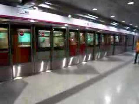 港鐵(前九鐵)SP-1950(千九五)列車駛入荃灣西站