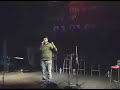 קובי קוריאט בהופעת אורח חד פעמית בהצגה כל האולם במה סוגר את הערב בספי ריבלין