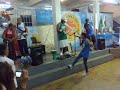 Rima Sambada tocando uma releitura de PORQUE DELE POR ELE.