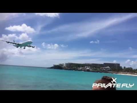 A 747 landing over Maho Beach, St Martin