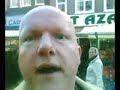 afgelopen weekend op de Albert Cuyp in Amsterdam; een politicus met nogal losse handjes. Hoe kan zo iemand nu politicus willen worden, als je één lastige burger al niet aan kan... John Schuring is fout dus meld je niet aan bij de Partij voor de Massa!