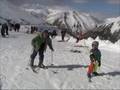Elena Glasberg is skiing in Porters