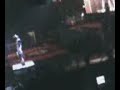 Avril Lavigne is having some fun with her fans! =D