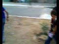 crianças ajudando