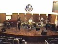 canci�n del c�lebre cantante y m�sico sudan�s abdel gadir salim, interpretada por el grupo quarter note en el auditorio de la universidad cat�lica del per�. lima junio-2003.
para mayor informaci�n sobre las actividades del grupo y/o sobre la m�sica del mundo, visitar:
http://quarter-note.blogspot.com/