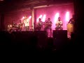 Os Kako&acute;s, tocando no tropical..