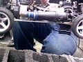 voila une vid�o qui vous aideras a demarrer votre voiture si vous avez du mal 
explication par etape : 
1)appuyer sur la pompe a carburant sur le resevoir ou soufflet dans la durite de presu qui est reli� au pot d echappement pour faire arriver l essence jusqu'au carbu 
2) enlevez la bougie 
3) retourner la voiture et tirez sur la tirette normalement du carburant doit gicl� sinon soufflez dans la durite de presu ou appuy� sur la pompe 
4) remonter la bougie 
5) placer le chauffe bougie ou socquet ou glow starter ( sa depend comment vous l appeler ) sur la bougie 
6) tirer et sa demarre 
7) amusez vous bien