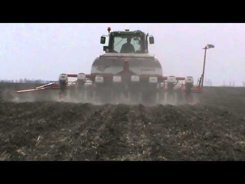 Ferma Stanescu Izvoru AG RO Floarea soarelui 04 04 2012 combinator+semanat John Deere 7730, John Deere 6930+Kuhn Maxima 2M part 2