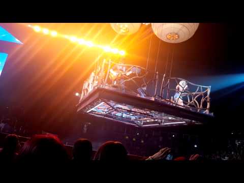(The flying stage takes off) Get Out Of ThisTown