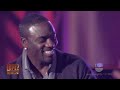 Lopez Tonight - Sexy Bitch [David Guetta Feat. Akon] Live