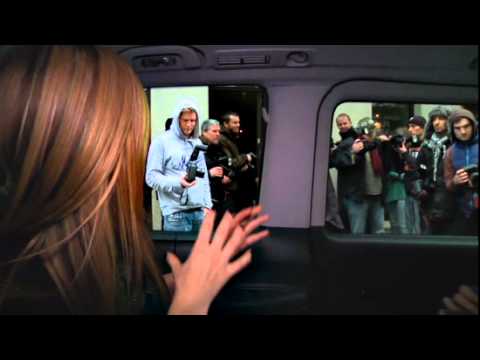 Avril Meets Fans at her Hotel in England Video