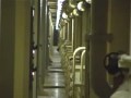 Контейнеровоз попал в шторм