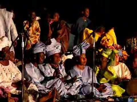Femme tukuleur chantant le Yela, Goudiri, Boundou