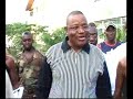 Visite � un Douk Saga malade & amaigri