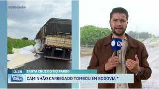 Santa Cruz do Rio Pardo: caminhão carregado tombou em rodovia
