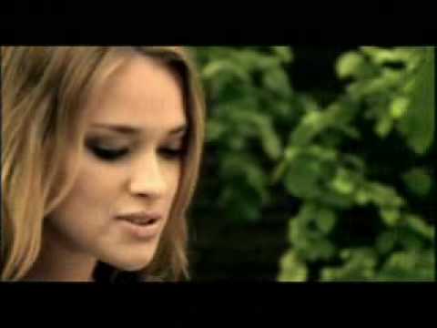 Alicja Bachleda-Curuś śpiewa po niemiecku