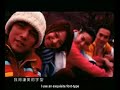 yi qun shi xue de ma yi bei fu rou suo xi yin
wo mian wu biao qing kan gu du de feng jing
shi qu ni / ai hen kai shi fen ming
shi qu ni / hai you shen me shi hao guan xin
dang ge zi bu zai xiang zheng he ping
wo zhong yu bei ti xing / guang chang shang wei shi de shi tu ying
wo yong piao liang de ya yun xing rong bei lue duo yi kong de ai qing
ah / wu yun kai shi zhe bi / ye se bu gan jing
gong yuan li zang li de hui yin / zai man tian fei xing
song ni de bai se mei gui / zai chun hei de huan jing diao ling
wu ya zai shu zi shang gui yi de hen an jing
jing jing ting / wo hei se de da yi / xiang wen nuan ni
ri jian bing leng de hui yi / zou guo de zou guo de sheng ming
ah ~si zhou mi man wu qi
ah ~wo zai kong kuang de mu di
lao qu hou hai ai ni
wei ni tan zou xiao bang de ye qu
ji nian wo si qu de ai qing
gen ye feng yi yang de sheng yin
xin sui de hen hao ting
shou zai jian pan qiao hen qing
wo gei de si nian hen xiao xin
ni mai zang de di fang jiao you ming
wei ni tan zou xiao bang de ye qu
ji nian wo si qu de ai qing
er wo wei ni yin xing mai ming
and for you i've become anonymous
zai yue guang xia tan qin
dui ni xin tiao de gan ying
hai shi ru ci wen nuan qing xi
huai nian ni na xian hong de chun yin
na xie duan chi de qing ting / san luo zai zhe sen lin
er wo de yan jing / mei you si hao tong qing
shi qu ni / lei shui hun zhuo bu qing
shi qu ni / wo lian xiao rong dou you yin ying
feng zai zhang man qing tai de wu ding
chao xiao wo de shang xin
xiang yi ko mei you shui de ku jing
wo yong qi mei de zi xing
miao hui hou hui mo ji de na ai qing