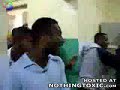 Assassino linchado dentro do hospital Murderer beaten inside of the hospital
