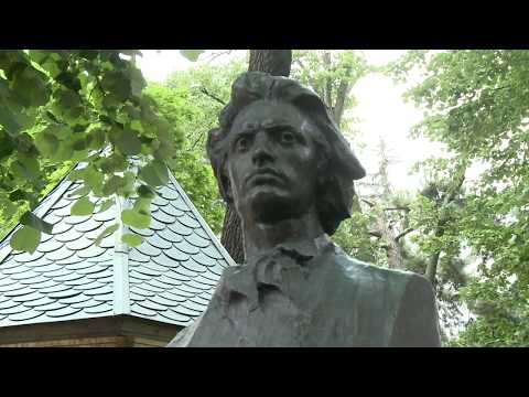 Șeful statului a depus flori la bustul marelui poet Mihai Eminescu