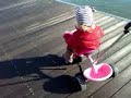 Emilie fait du v�lo toute seule