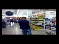 Krasser Trick mit einer WassermeloneKarpuz ile ne yapiyor bu adam.Unbelievable, amazing move!!