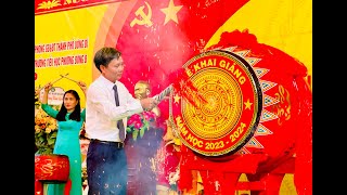 Phó Chủ tịch Thường trực UBND thành phố Nguyễn Văn Thành chúc mừng khai giảng tại Trường Tiểu học Phương Đông B